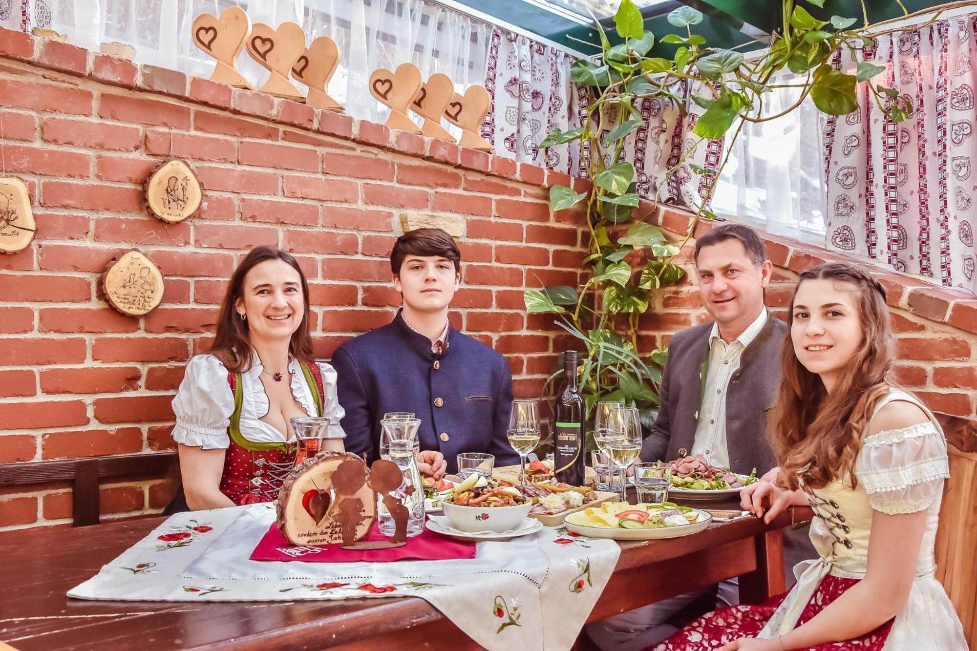 Weingut Buschenschank Schneiderannerl Gleinstatten Bagian luar foto