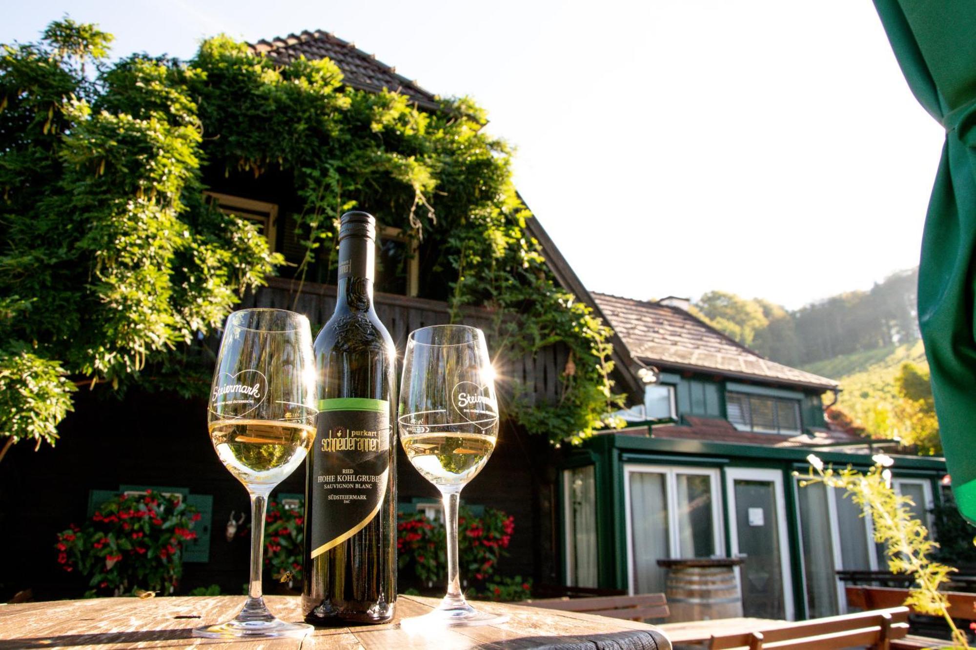 Weingut Buschenschank Schneiderannerl Gleinstatten Bagian luar foto